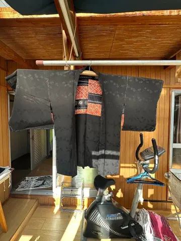 [ 새상품급 ] 꽃무늬 블랙 겉옷 (교육용 실 부착)