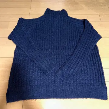 유나이티드 애로우즈 네이비 하이넥 니트