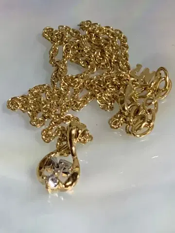 니나리치 골드 계열 목걸이 다이아몬드풍 펜던트