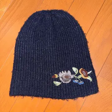 ZARA 네이비 자수 니트 모자