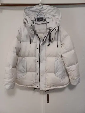 The Reracs 36 화이트 다운 숏 모즈 코트