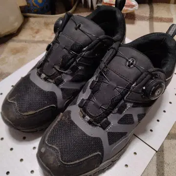 다이얼식 슈레이스 블랙 트레킹 슈즈