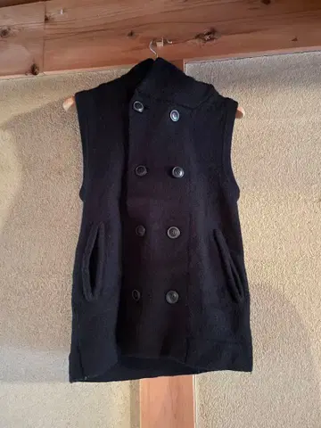 Mao made 블랙 니트 베스트 후드 부착 울 100%