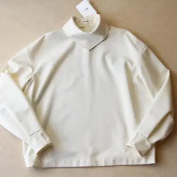 미사용 새상품 더 릴라쿠스(THE RERACS) 스카프 칼라 풀오버