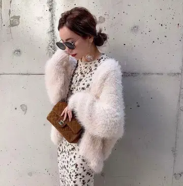 baybee 화이트 샤기 퍼 가디건 긴팔