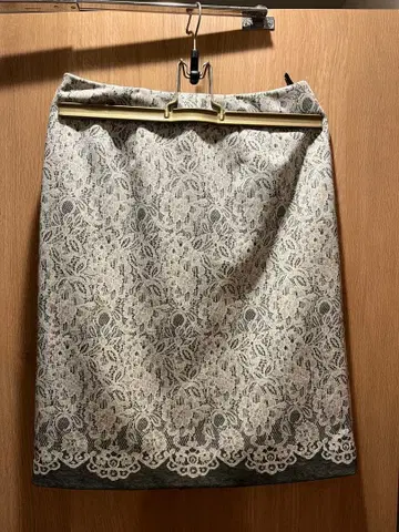 쿠 드 샹스 레이스 프린트 타이트 스커트 분또