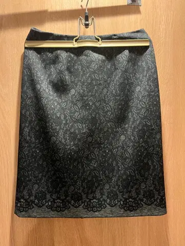 쿠 드 샹스 레이스 프린트 타이트 스커트 분또