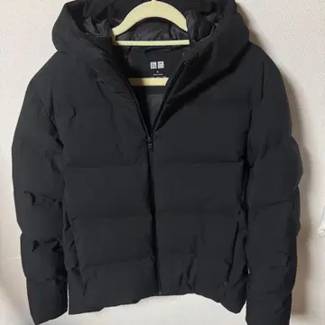 [마감 임박] 유니클로 심리스 다운 파카 블랙