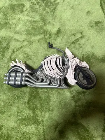 맥팔렌토이즈 데스메탈 본 바이크