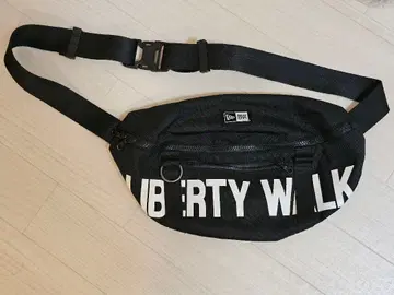 LIBERTY WALK 바디백 블랙 NEW ERA