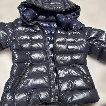 가격 인하 가능 MONCLER 후드 부착 다운 자켓
