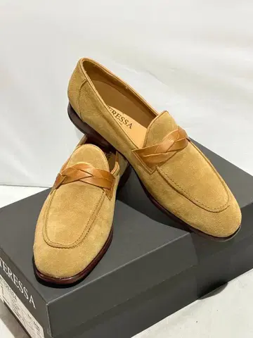 새상품 스페인산 인텔레사 INTERESSA 로퍼 7 사이즈 라이트 브라운