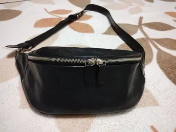 NELD 가죽 바디백