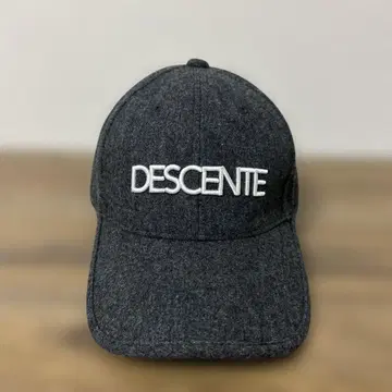 데상트 골프 캡