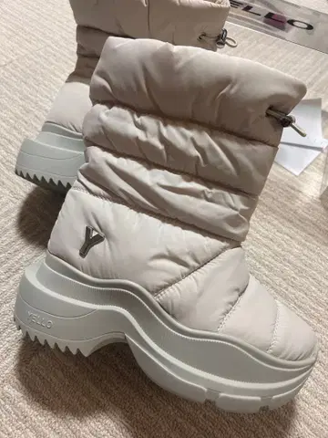 YELLO 화이트 다운 부츠 통굽