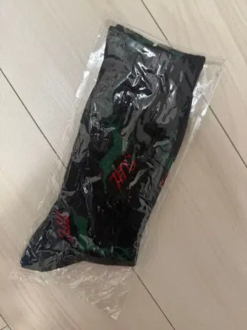 ellow bucks TTTG 로고 삭스