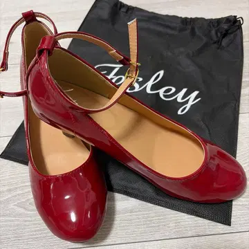 레드 앵클 스트랩 펌프스