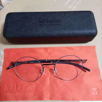 ic! berlin 라운드 안경 케이스 포함