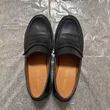 GEOX 페이턴트 블랙 가죽 로퍼