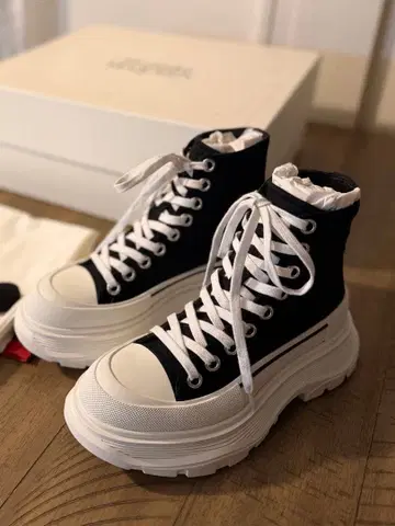 Alexander McQueen 하이컷 스니커즈 완판 36/23cm