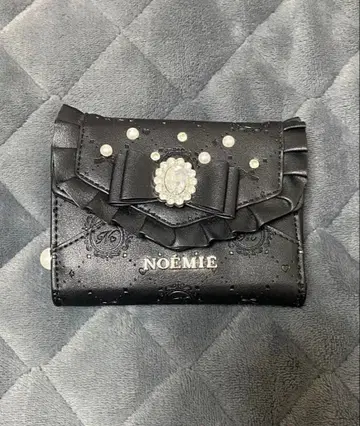 NOEMIE 노에미 비쥬 리본 모노그램 지갑 블랙