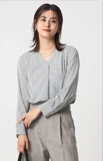 그린 라벨 릴랙싱 어깨 턱 V넥 블라우스 머신 워셔블