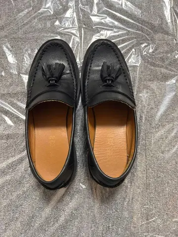 GEOX PATENT 블랙 가죽 태슬 로퍼