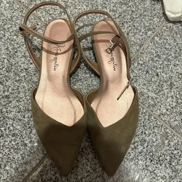 카키 스틸레토 플랫슈즈 카네마츠