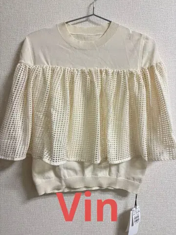 [ 새상품 미사용 ] Vin 아이보리 프릴 달린 반팔 상의