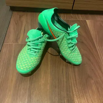 민트 그린 축구화 스파이크 철 포인트