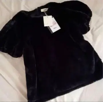 Bibiy 비비 퍼 반팔 퍼프 슬리브 블랙