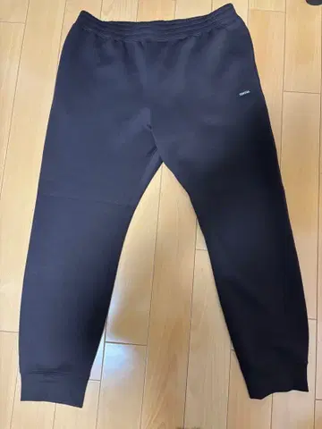 블랙 조거 팬츠 T 로고 포함