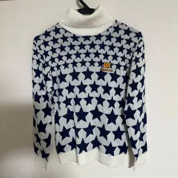 [ 새상품급 ] 라우드마우스 별 패턴 터틀넥 스웨터 여성 사이즈 M