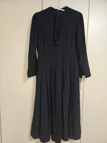 셀포드 보타이 플리츠 원피스 네이비