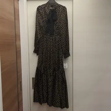 [ 새상품 ] FENNEL 리본 포함 블랙 베이스 도트 원피스