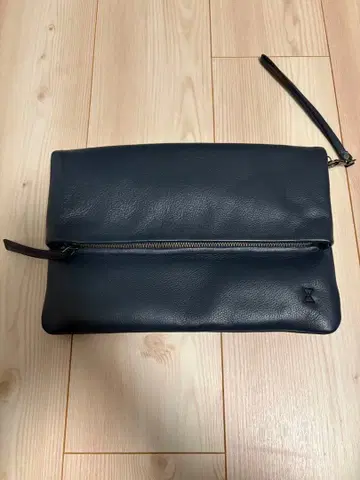 TERRACOMO 네이비 가죽 클러치백