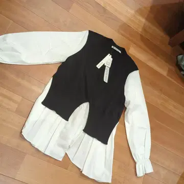 [ 새상품 ] 레이어드 디자인 긴팔 상의