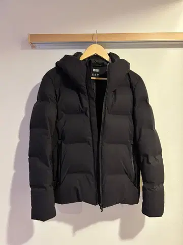 UNIQLO 심리스 다운 파카 블랙