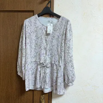 미착용 새상품 MAKELET LYON 꽃무늬 L 티셔츠