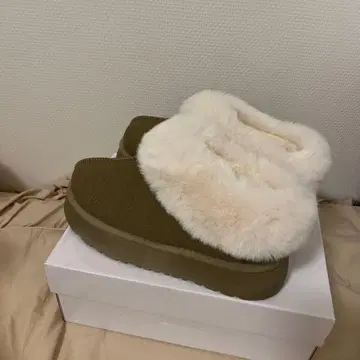 무스탕풍 보아 부착 볼륨 숏부츠 그레이쉬 베이지