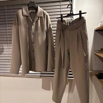 ATTACHMENT 베이지 셔츠 팬츠 세트