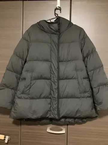 후드 부착 블랙 다운 자켓 M