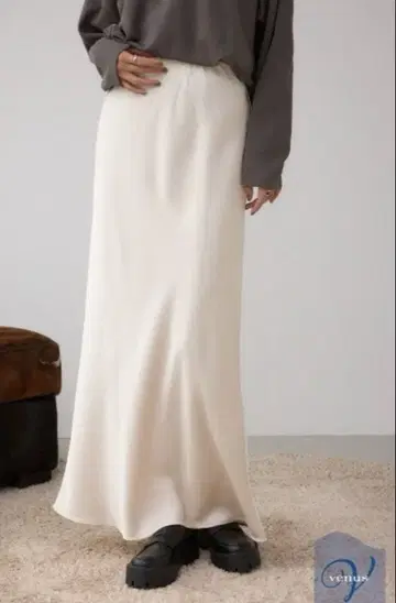 VENUS 내로우 새틴 스커트