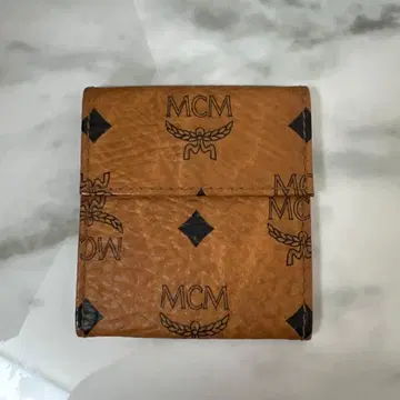 MCM 브라운 가죽 코인 케이스