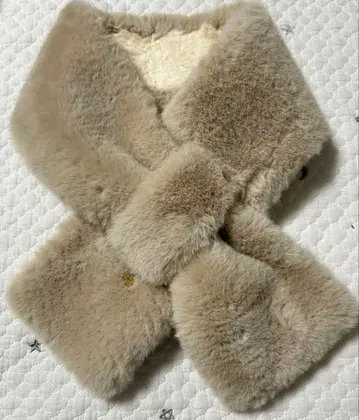 새상품급 마리콴트 퍼 머플러 베이지