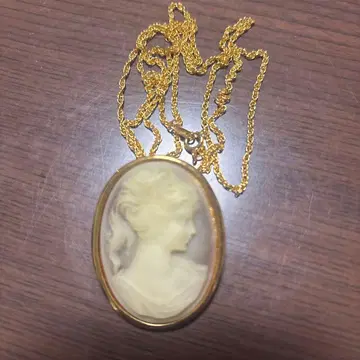 골드 카메오 펜던트