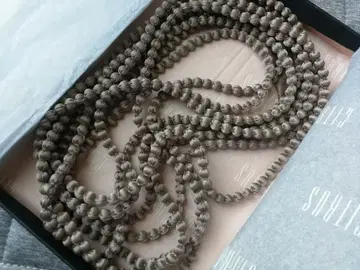 시트러스 실크 볼 목걸이 그레이