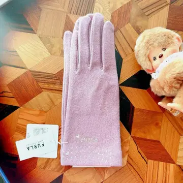 새상품 FURLA 훌라 장갑 라벤더 핑크 하트 자수 캐시미어 장갑