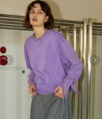 MAISON SPECIAL 사이드 지퍼 피그먼트 크루넥 맨투맨