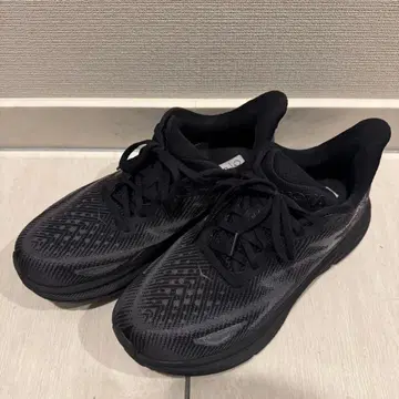 HOKA Clifton 9 블랙 스니커즈